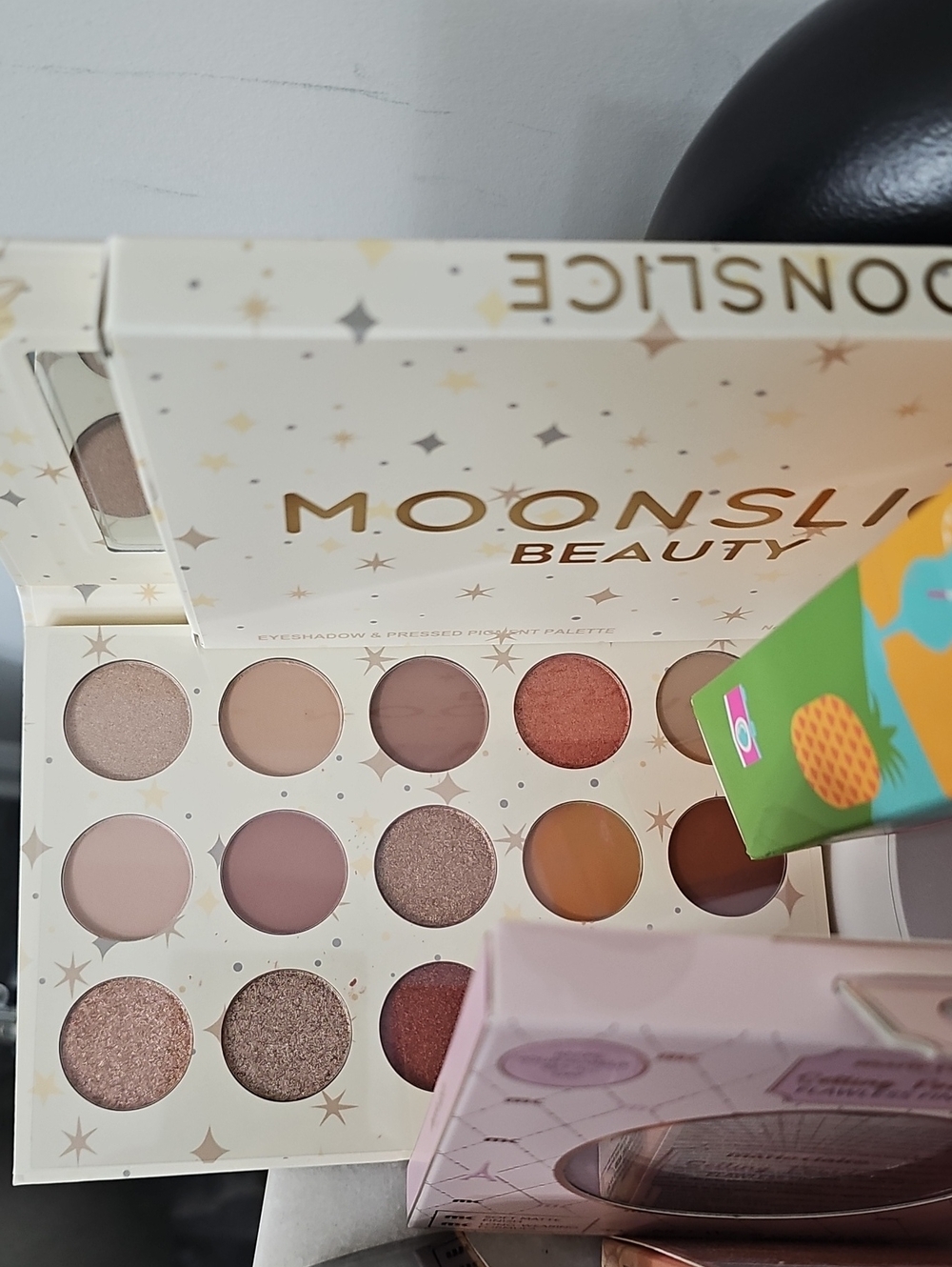 Cosmetic Bundle - Picture 3 of 10